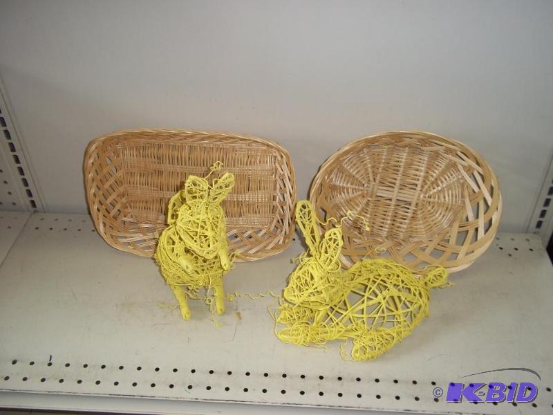 lot 106 image: 2 string bunnies and 2 baskets...