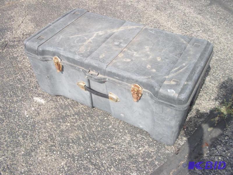 lot 11 image: Large Poly Tote with Hinged Lid...