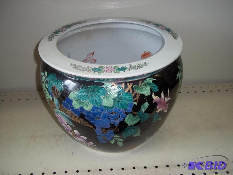 lot 116 image: Porcelain Flower Pot...