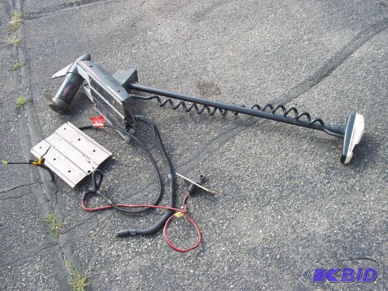 lot 16 image: Auto Pilot Trolling Motor needs prop and Has ...