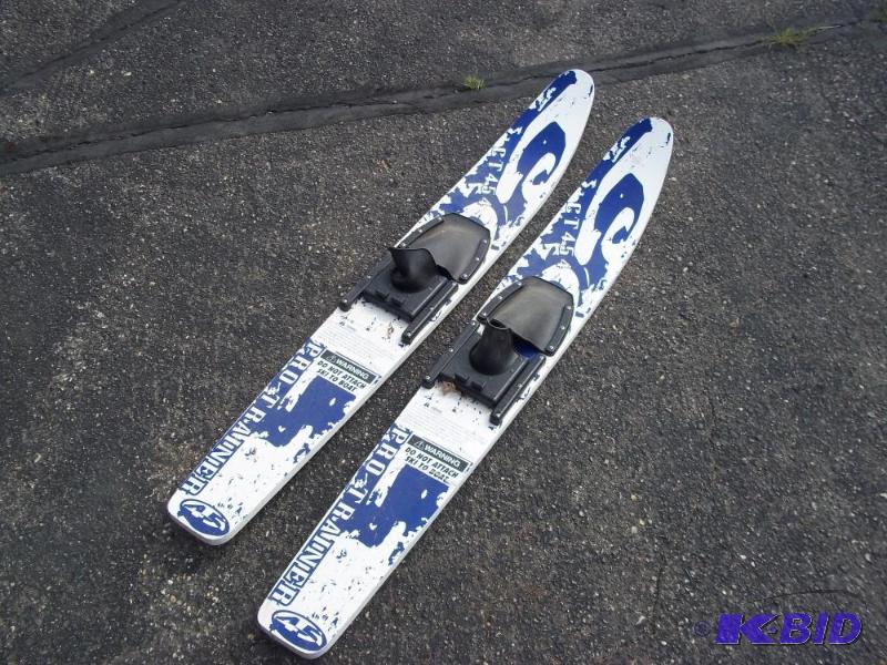 lot 39 image: Pair of Pro Trainer skis...