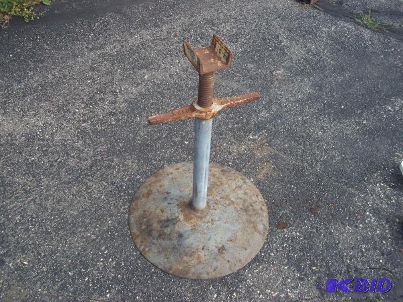 lot 40 image: Metal Jack Stand...