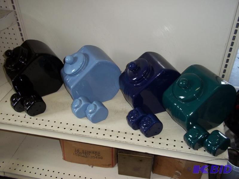 lot 75 image: Lot of 18 Cookie Jar and Salt and Pepper Set ...