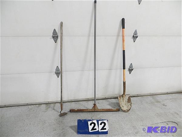 lot 22 image: Shovel,&nbspSqueegee and Garden Hoe....