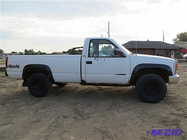 lot 3 image: Year 1989 Make Chevrolet Model K2500 Vehic...