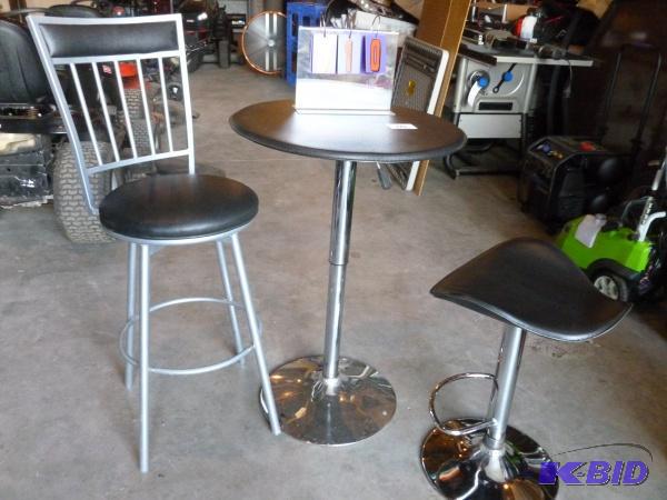 24&quot diameter pub table. Adjustable heigh...
