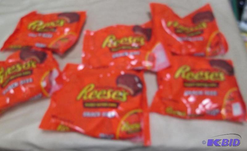 Qty 6 pkg of Snack size Reeses peanut butter...