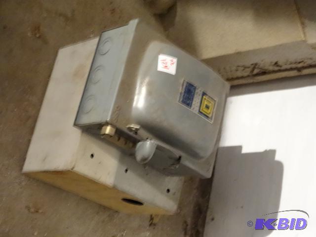 lot 124 image: Square D safety switch. Electrical box...