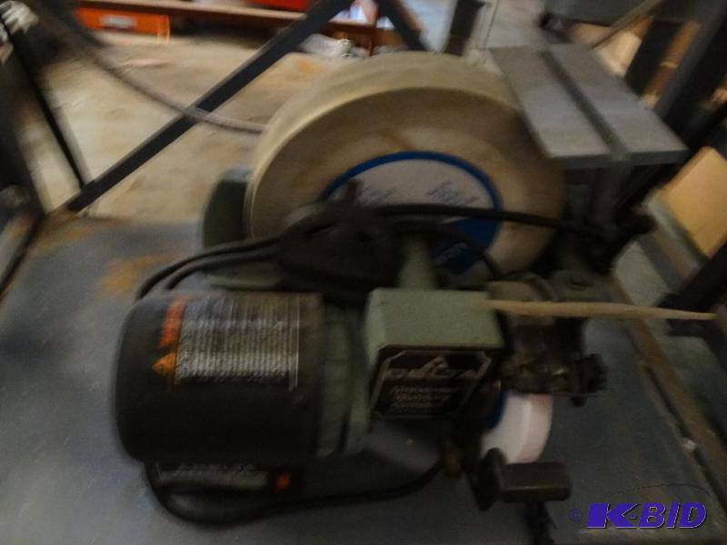 lot 13 image: Delta Universal Wet Dry Grinder 120 Volt. Wor...