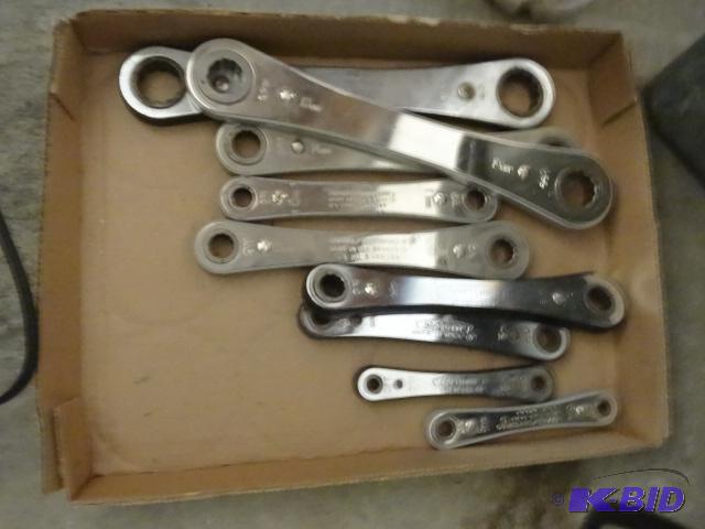 lot 133 image: Craftsman ratcheting wrenches. 1 set sae and ...