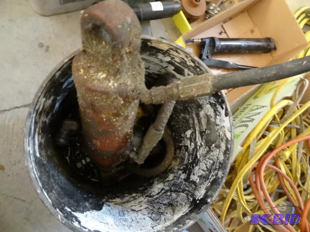 lot 136 image: 1 12 x 9 hydraulic cylinder...