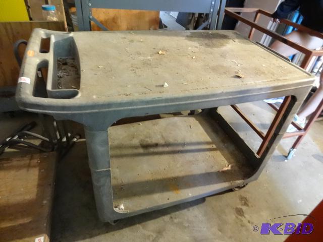 lot 159 image: Rubbermaid shop cart. 43 x 25 x 33...