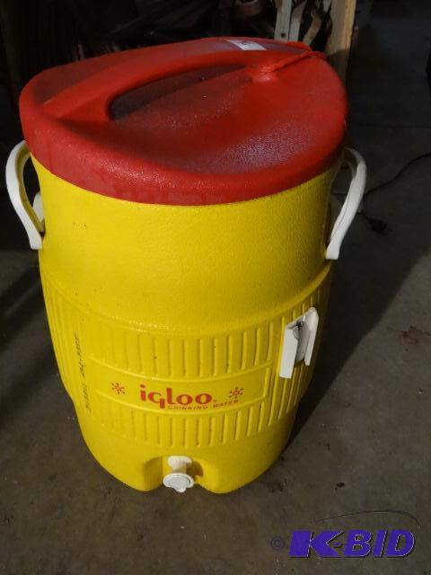 lot 162 image: Igloo 5 gal drink cooler...