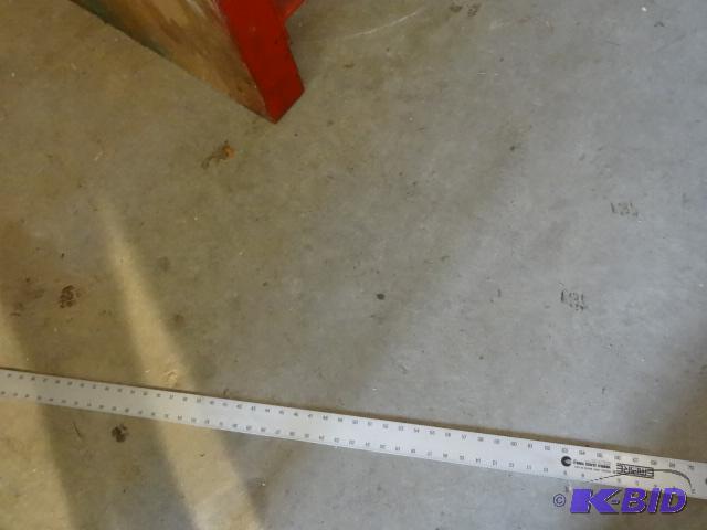 lot 164 image: Empire model 4006 aluminum ruler. 72"...