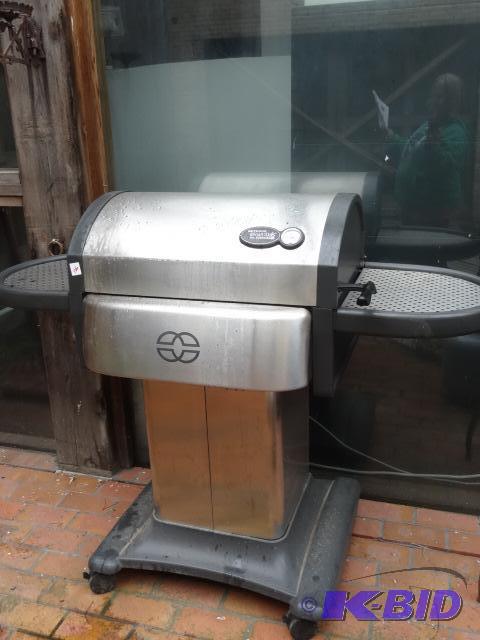 lot 166 image: Outdoor essentials stainless grill. 24 x 19 g...