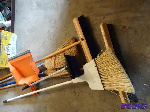 lot 170 image: Misc brooms...