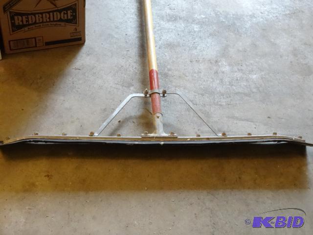 lot 178 image: Floor Squeegee...