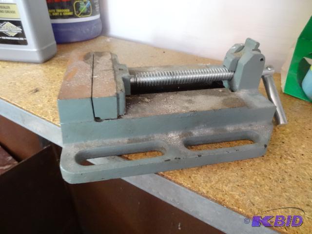 lot 211 image: Drill press vise...