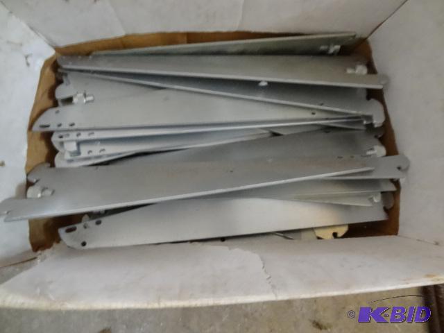 lot 215 image: Metal 13" shelf brackets...