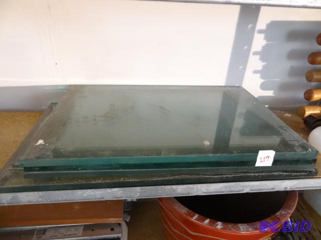lot 217 image: 7 pieces of misc glass. 12 and 316. Most pi...