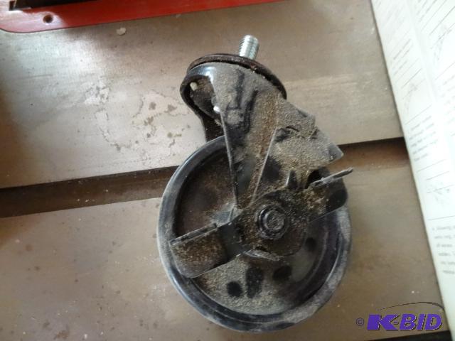 lot 222 image: 5 swivel casters. 4"...