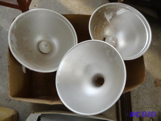 lot 226 image: 2 clamp on lights. One extra shade...