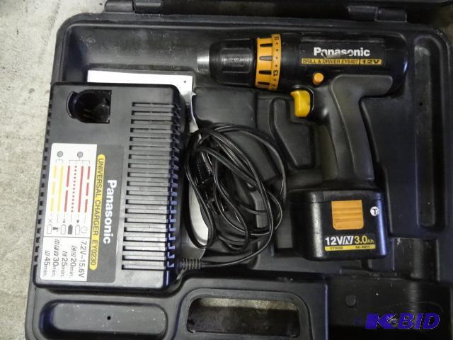 lot 24 image: Panasonic 12 volt drill driver. EY6407. 1 bat...