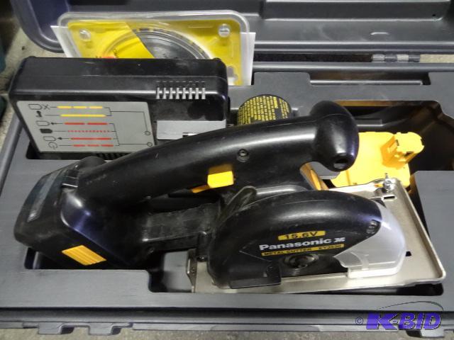 lot 26 image: Panasonic 15.6 volt metal cutter. EY3530. 2 b...