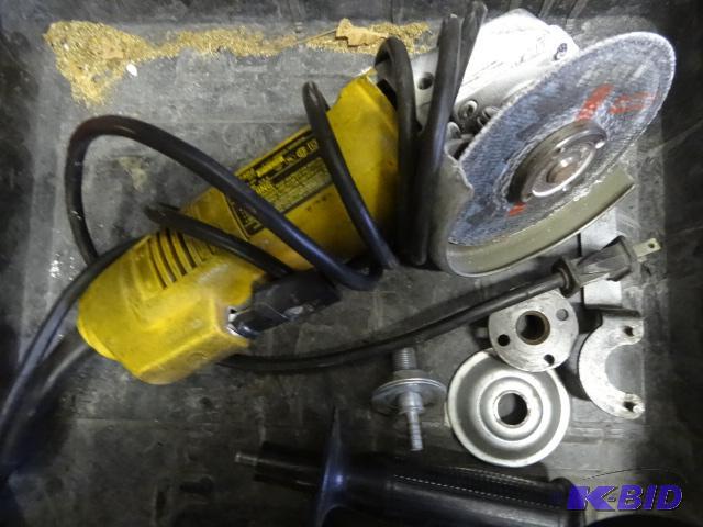 lot 28 image: Dewalt 4 12 grinder. DW402. 110 volt...