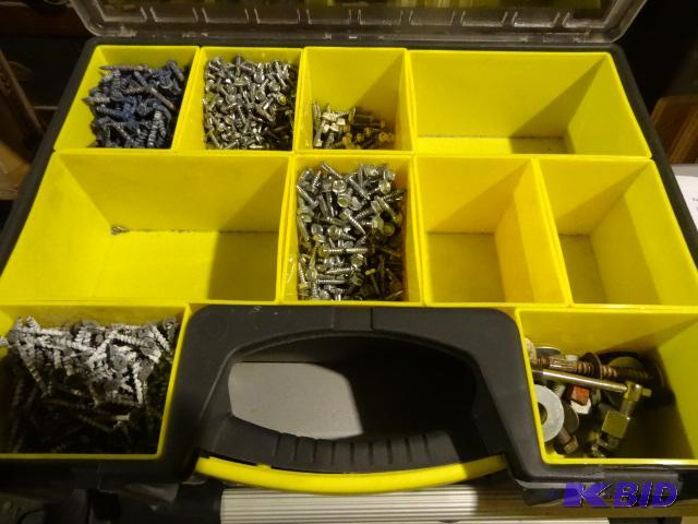 lot 284 image: Stanley hardware case with misc self tapping ...