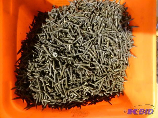 lot 321 image: Sheet Rock Screws 1 18"...