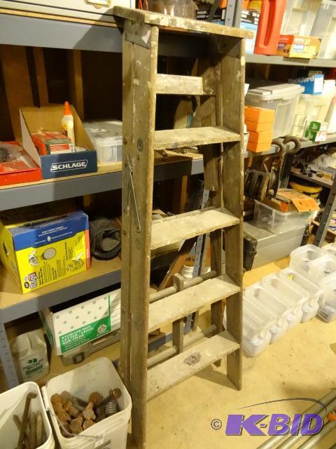 lot 352 image: 5 Wood Step Ladder...
