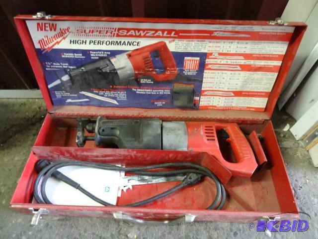 lot 47 image: Milwaukee sawzall quick release blade holder...