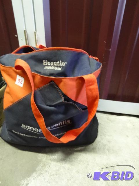 lot 52 image: Misc gloves. 4 new blankets. 2 pairs of glove...