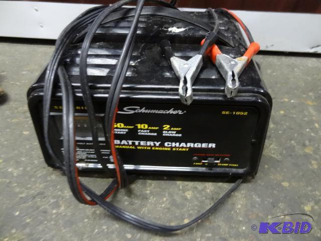 lot 68 image: Schumacher SE-1052 battery charger. 12 volt...