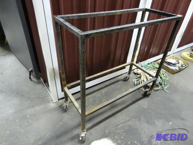 lot 72 image: 34 x 14 x 34 cart on wheels...