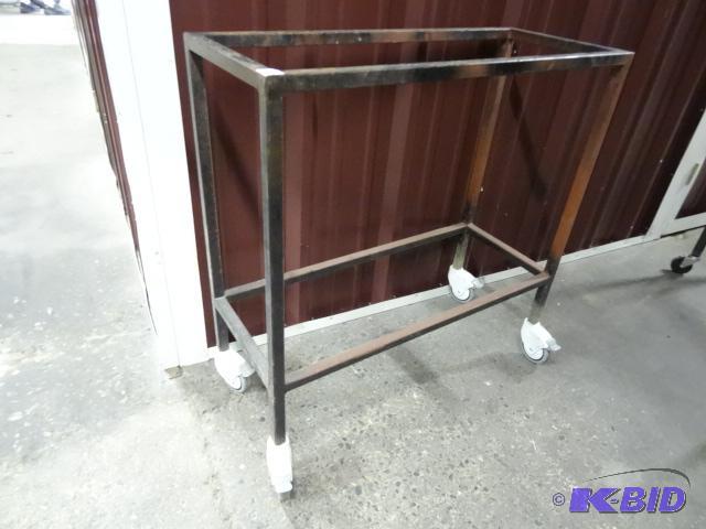 lot 73 image: 34 x 14 x 35 cart on wheels...