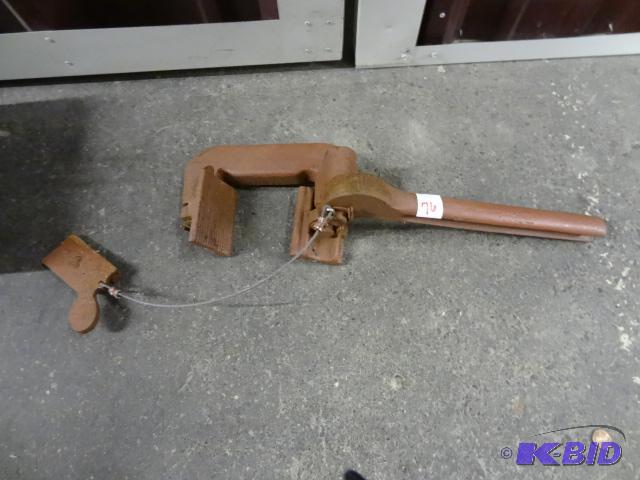 lot 76 image: 4 x 4 post tightener lifter...