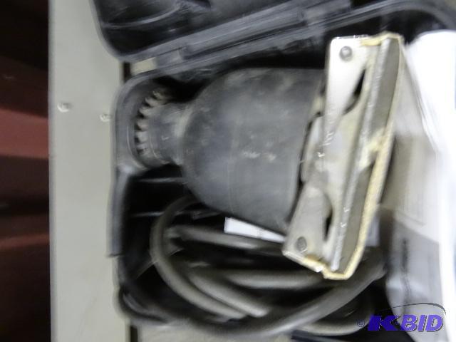 lot 77 image: Porter cable Model 330 finishing sander...