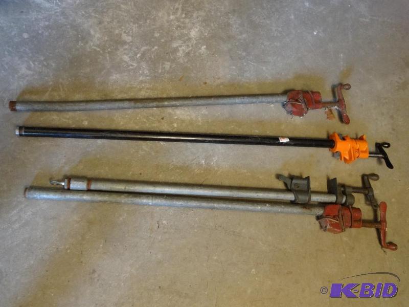 lot 86 image: 4-32" Pipe Clamps...