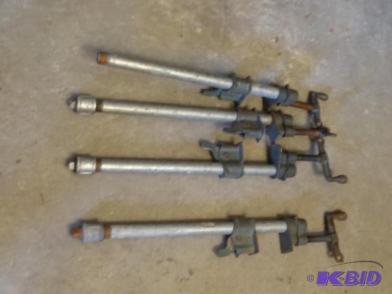 lot 93 image: 4-15" Pipe Clamps...