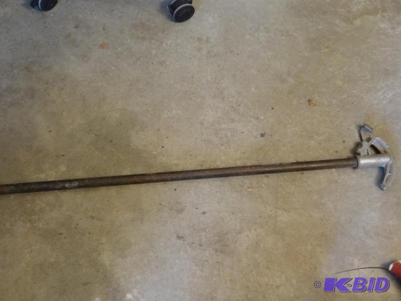 lot 98 image: 12 Pipe Bender...