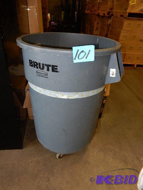 BRUTE Garbage bin
