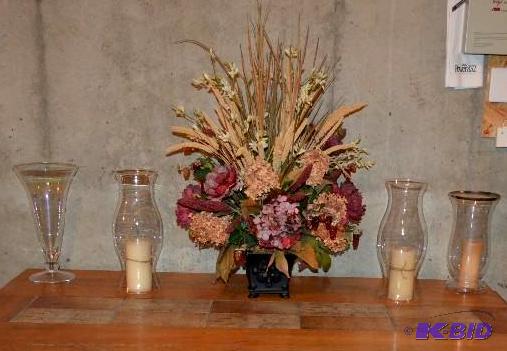 lot 25 image: Beautiful Flower decoration, Glass -2 14&quot...