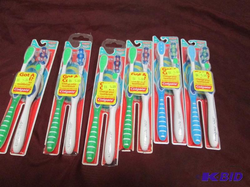 lot 115 image: Qty 6 Colgate 360 check and tongue cleaner...