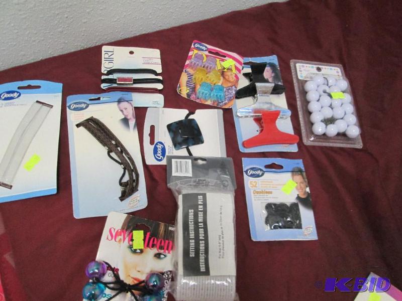 lot 122 image: Goody hair clips, Blossom hair ball, ponytail...
