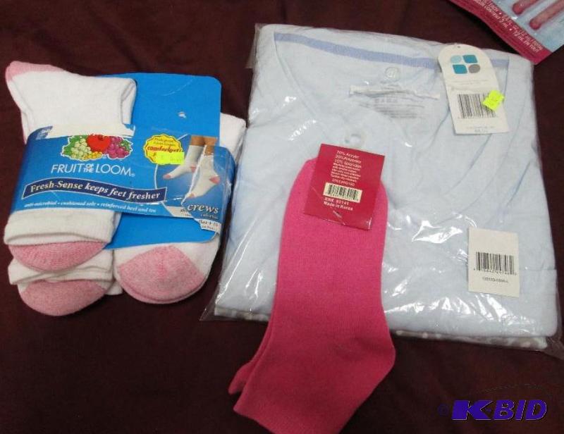lot 143 image: Fruit of the Loom crew socks 4-10, Griffin- g...