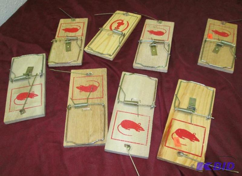 lot 152 image: Qty 7 mouse traps...