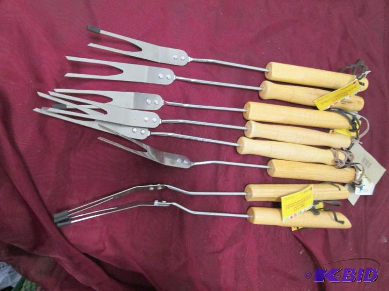 lot 167 image: Qty 8 Wood handle BBQ tool...