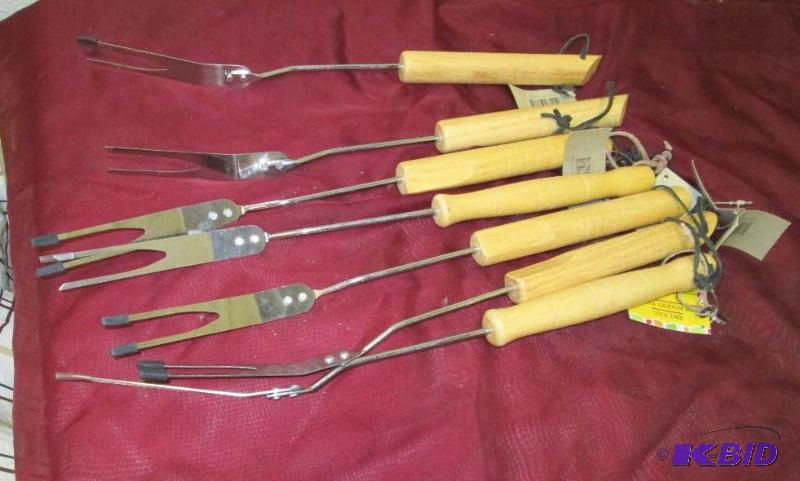 lot 168 image: Qty 7 Wood handle BBQ tool...